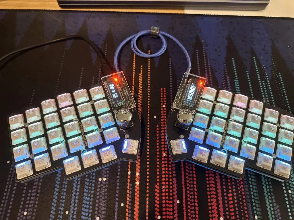 Keyboard plugged in with keys lighting up and OLEDs working